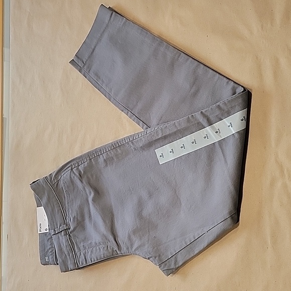 Old Navy Size 6 Gray Pixie Mid Rise Pants.  NEW with Tags - Picture 1 of 13